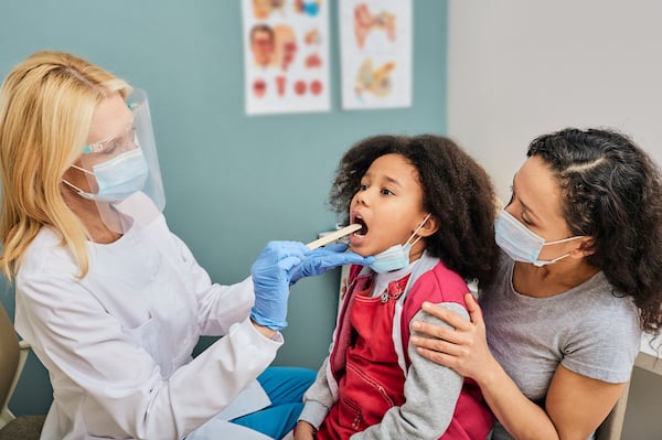 The Types of Tongue Depressors: Which to Choose
